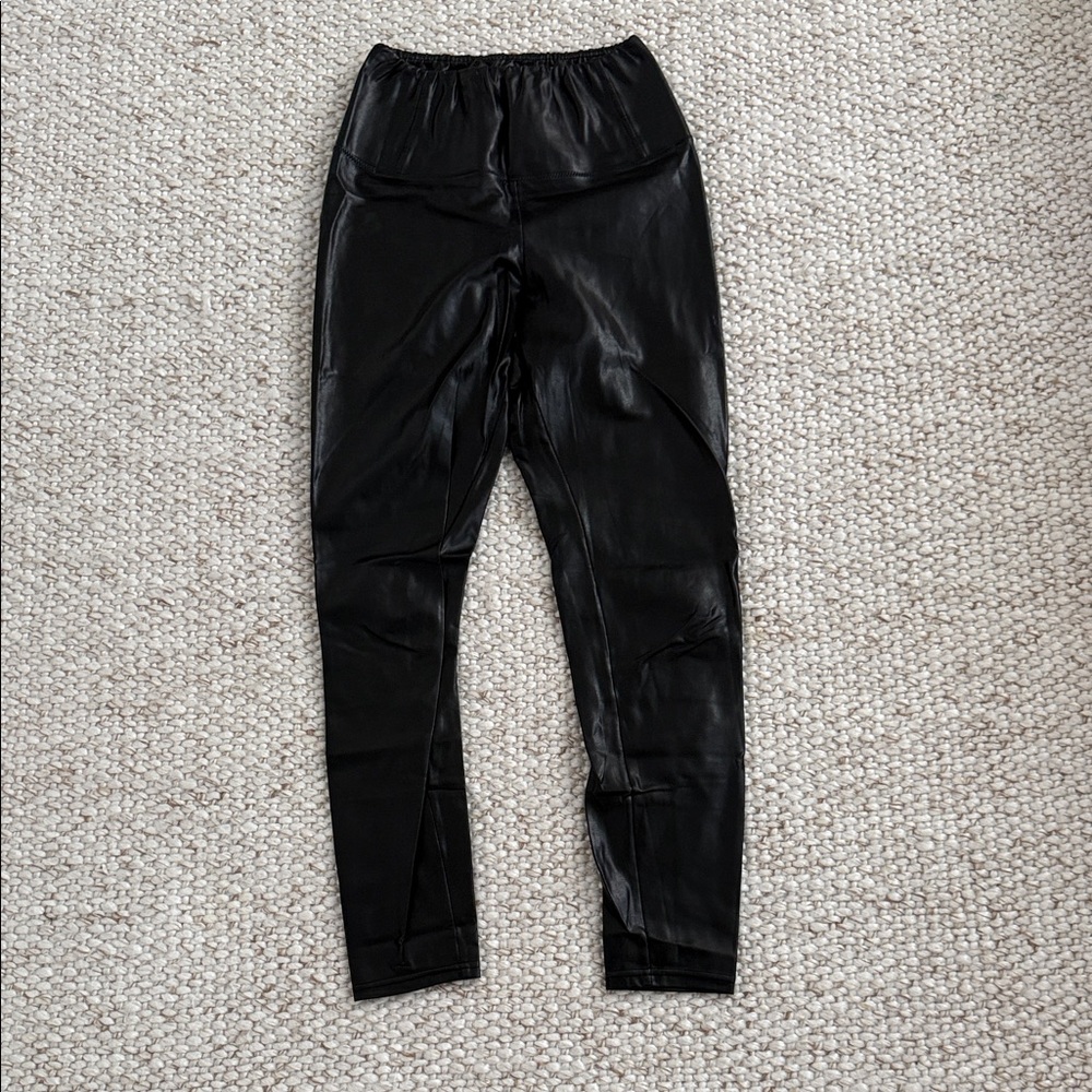Aritzia Sleek Black Leggings